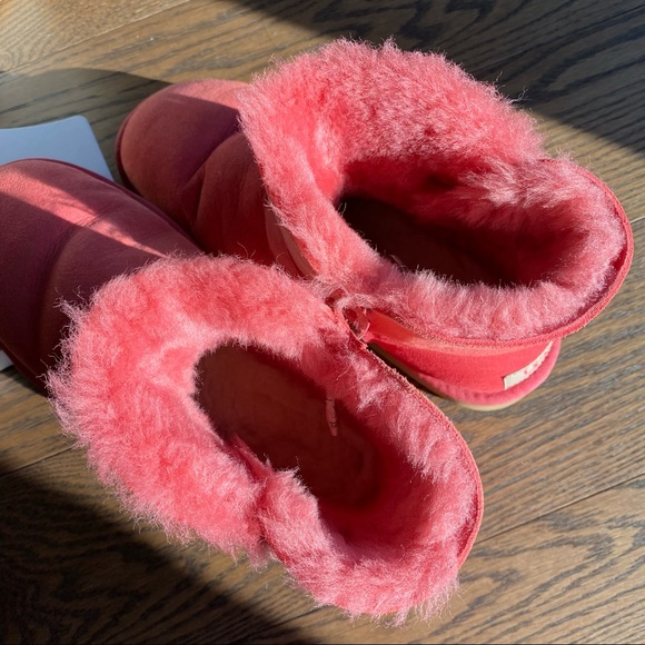 UGG pink boots with fur insole and wooden button size 7 - Picture 11 of 16